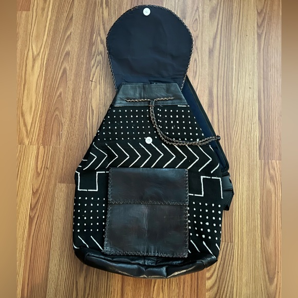 Backpack - Picture 3 of 6